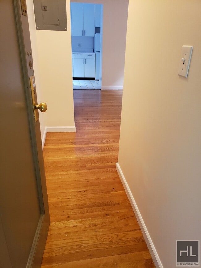 property at 305 W 45th St