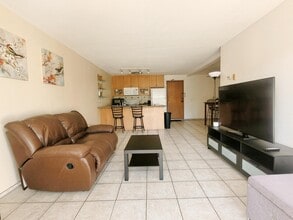 8308 Regents Rd, Unit 8308 Regents Rd 1C in San Diego, CA - Building Photo - Building Photo