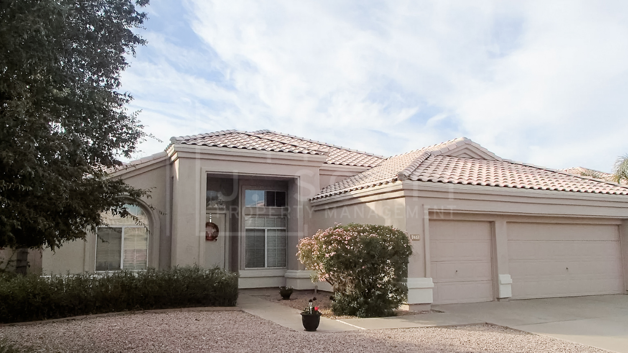 7417 W Candelaria Dr in Glendale, AZ - Building Photo