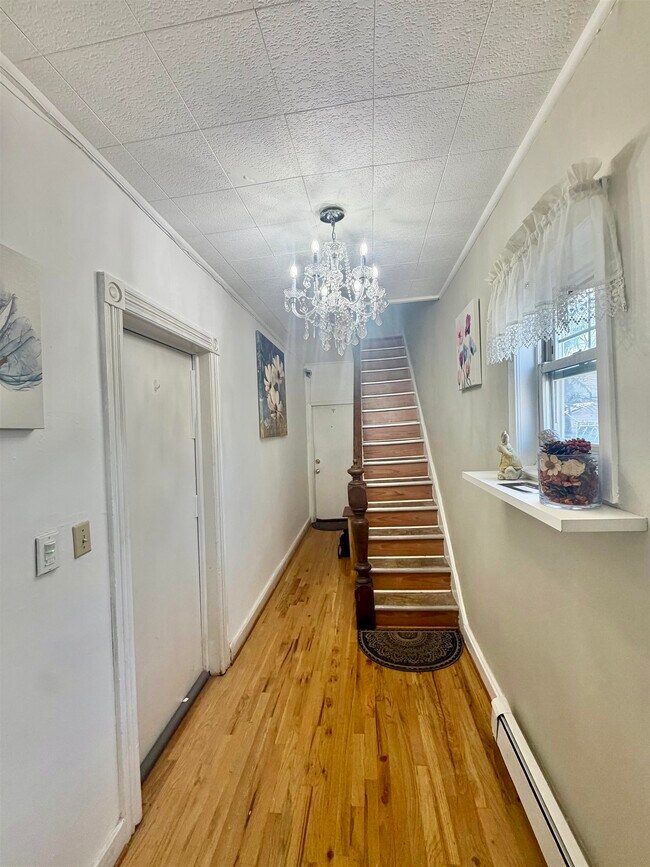 212 Plainfield Ave in Jersey City, NJ - Building Photo - Building Photo