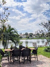 7294 NW 19th Ct in Pembroke Pines, FL - Foto de edificio - Building Photo