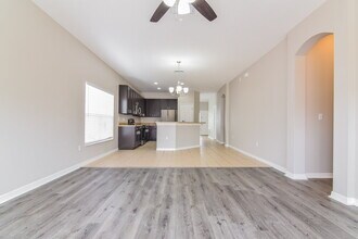 7637 Dragon Fly Loop in Gibsonton, FL - Building Photo - Building Photo