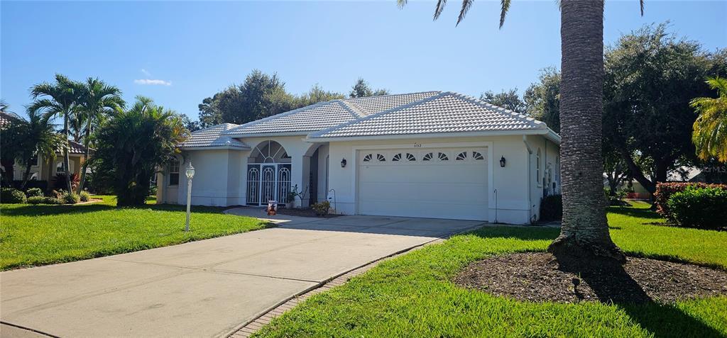 1152 Deardon Dr in Venice, FL - Building Photo