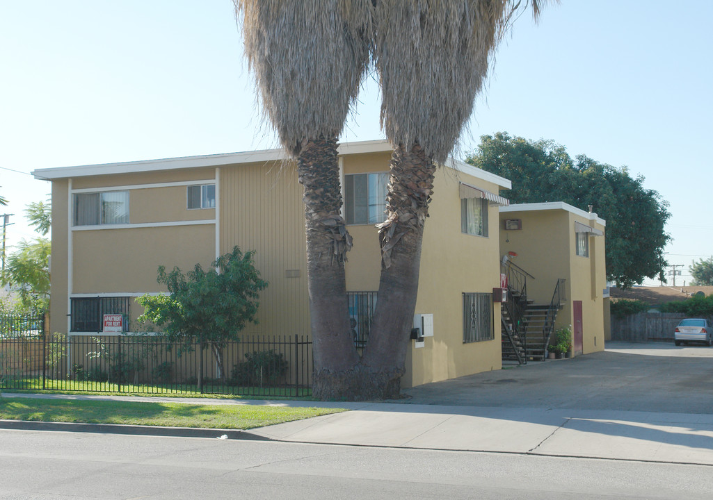 728 E Angeleno Ave in San Gabriel, CA - Foto de edificio