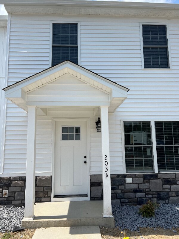 201 12th St in Grottoes, VA - Building Photo - Building Photo