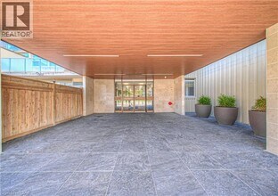 15 Nicklaus Dr in Hamilton, ON - Building Photo - Building Photo