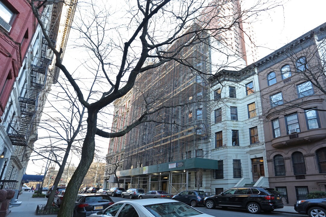 102 West 80th Street in New York, NY - Building Photo