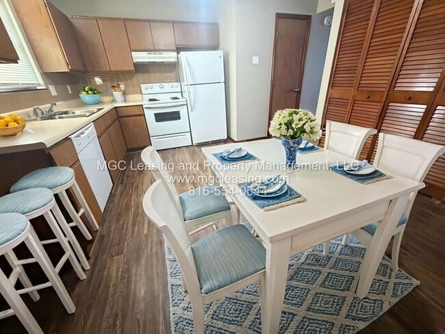 236 NW Woods Chapel Rd in Blue Springs, MO - Building Photo - Building Photo