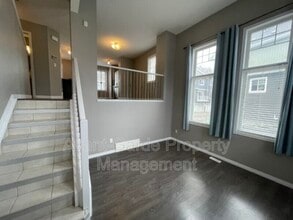4050 Savaryn Dr SW in Edmonton, AB - Building Photo - Building Photo