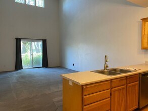 2643 Parkwood Village Ln in Central Point, OR - Building Photo - Building Photo