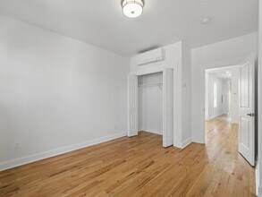 18 Poplar St in Jersey City, NJ - Building Photo - Building Photo