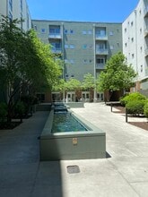 620 Glen Iris Dr NE, Unit 523 in Atlanta, GA - Foto de edificio - Building Photo