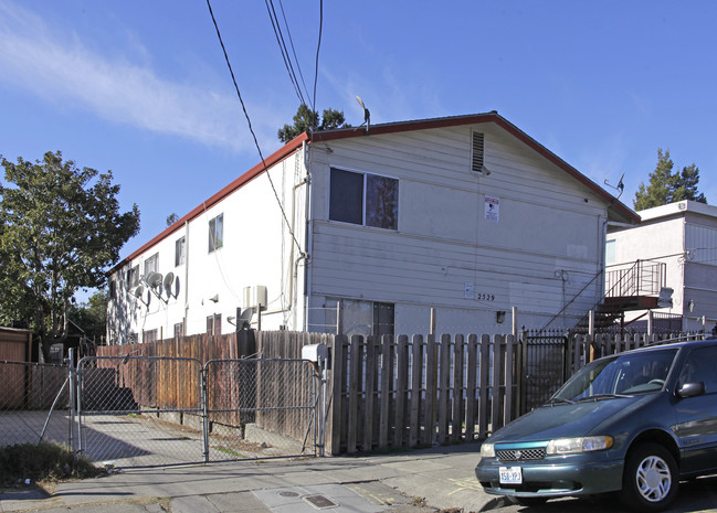 2529 E 27th St in Oakland, CA - Building Photo - Building Photo