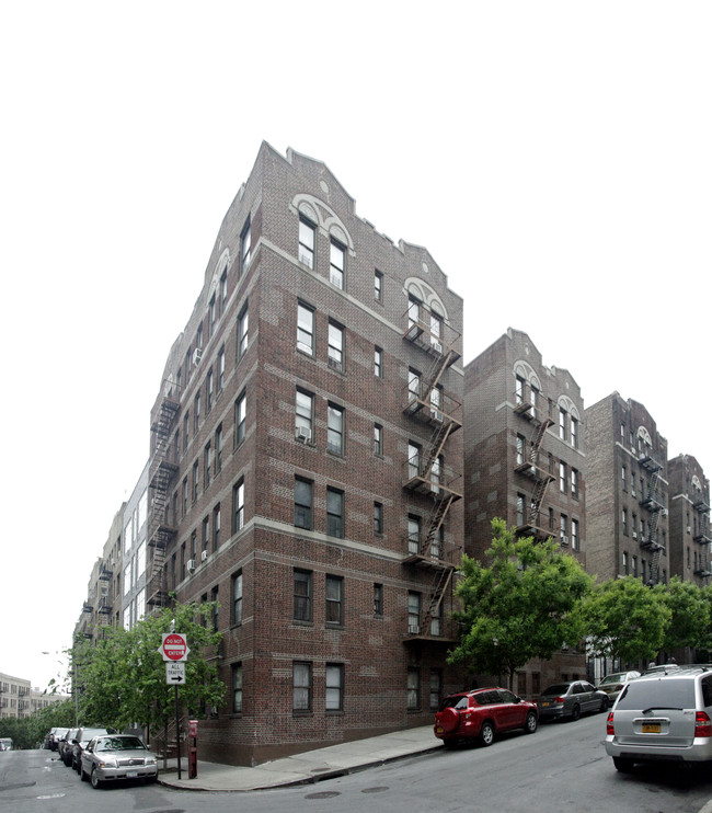 655 West 190th Street in New York, NY - Foto de edificio - Building Photo