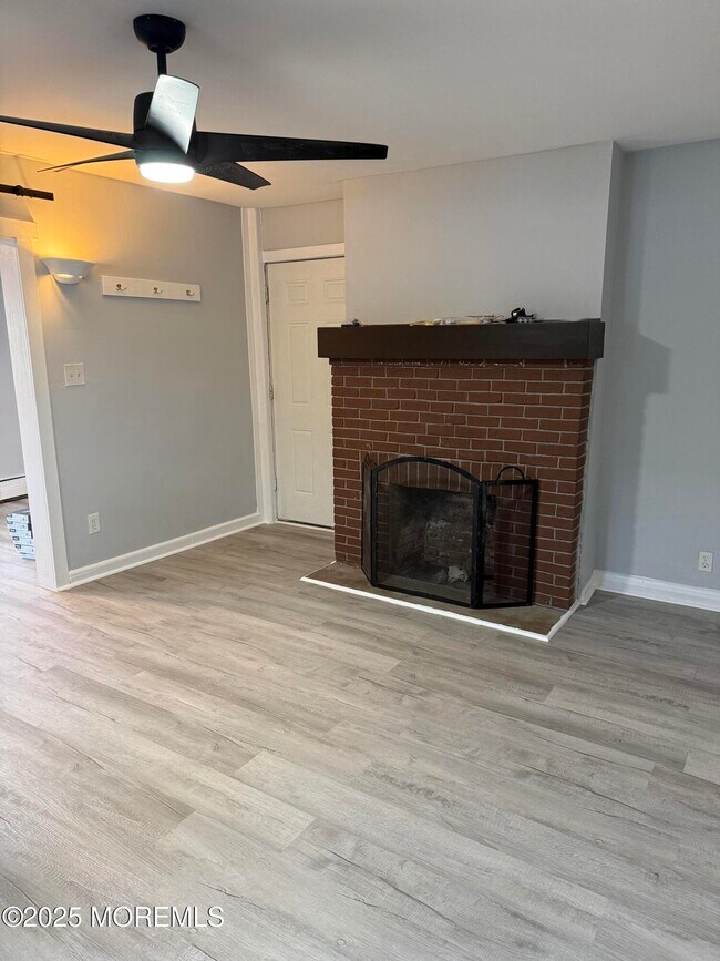 79 Pine View Ave in Keansburg, NJ - Building Photo - Building Photo