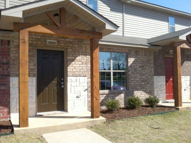 18029 Loring Ln in Lindale, TX - Building Photo - Building Photo