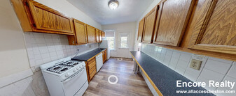 14 Mount Hood Rd, Unit 2 in Boston, MA - Building Photo - Building Photo