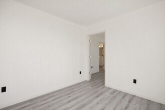 221 Roberts St in San Antonio, TX - Building Photo - Building Photo