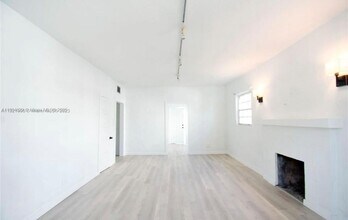 3306 S Le Jeune Rd in Miami, FL - Building Photo - Building Photo