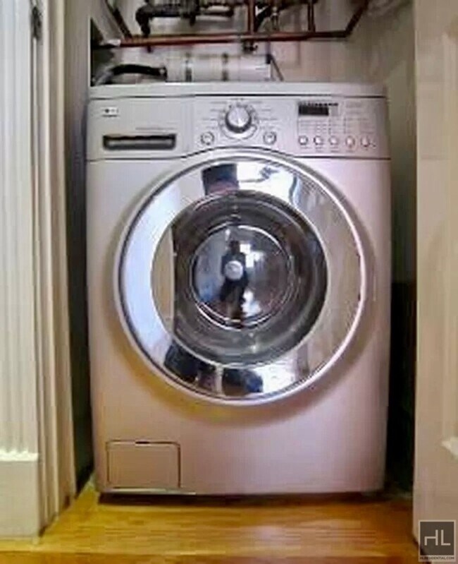 202 E 13th St in New York, NY - Building Photo - Building Photo