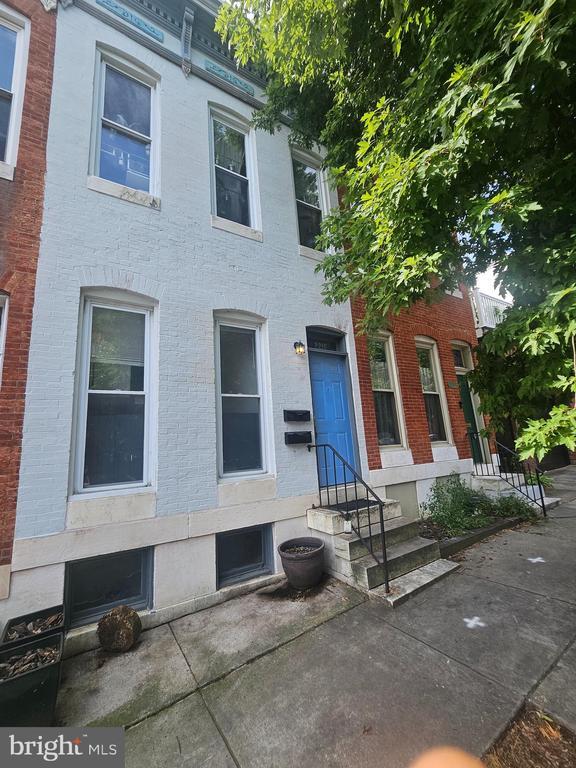property at 2215 E Fairmount Ave