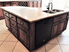 325 Lancaster Ln in League City, TX - Building Photo - Building Photo