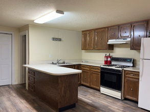 250 N 2nd E St in Mountain Home, ID - Foto de edificio - Building Photo