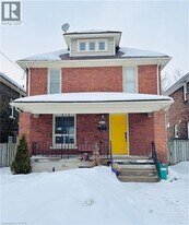 4935 Willmott St in Niagara Falls, ON - Building Photo