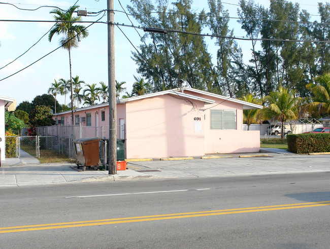 691 E 21st St in Hialeah, FL - Building Photo - Building Photo