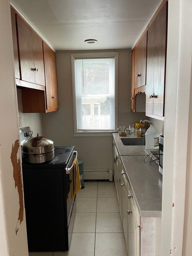 73 Marion Ave N, Unit 1st floor Apt