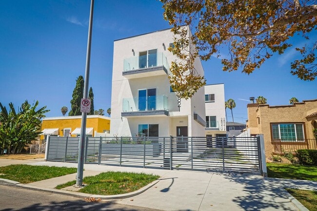 2821 Virginia Rd in Los Angeles, CA - Building Photo - Building Photo