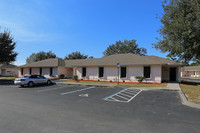 Joseph L. Lee Gardens Apartments in Indiantown, FL - Foto de edificio - Building Photo