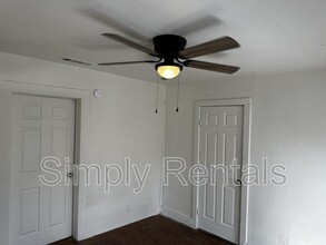 1406 Sycamore St in Commerce, TX - Building Photo - Building Photo