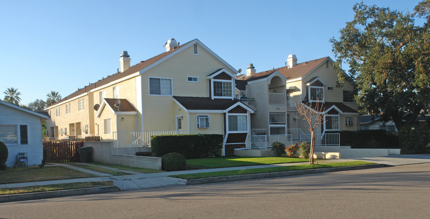 224 E Dexter St in Covina, CA - Building Photo