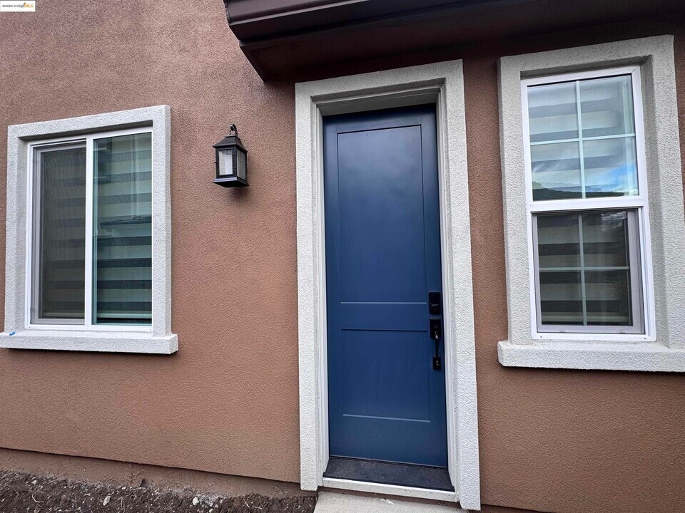 470 Trellis Wy in Brentwood, CA - Building Photo