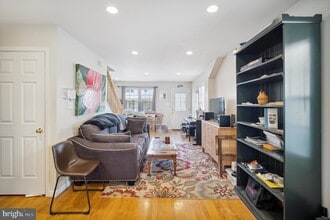 449 Parker Ave in Philadelphia, PA - Foto de edificio - Building Photo