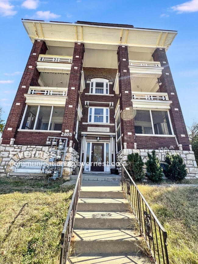 property at 2807 Gillham Rd