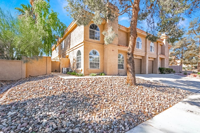 2813 Misty Grove Dr in Henderson, NV - Building Photo - Building Photo