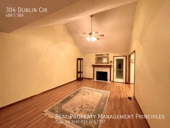 304 Dublin Cir in Smithville, MO - Building Photo - Building Photo