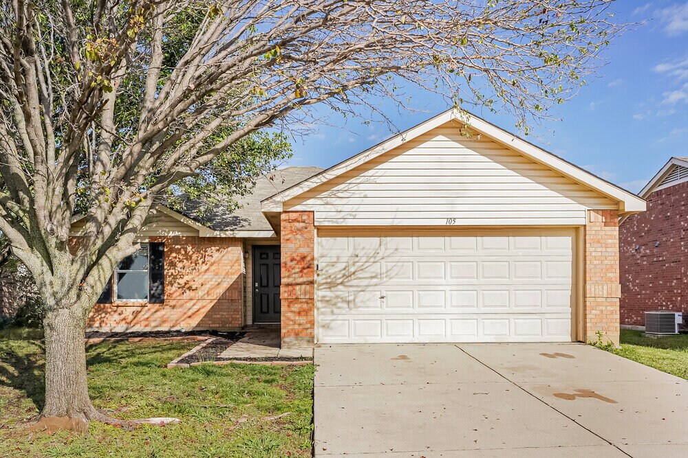 105 Teal Rd in Sanger, TX - Foto de edificio