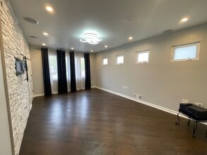 3230 N Elston Ave in Chicago, IL - Building Photo - Building Photo