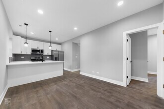 1407 W Flournoy St, Unit 2 in Chicago, IL - Building Photo - Building Photo