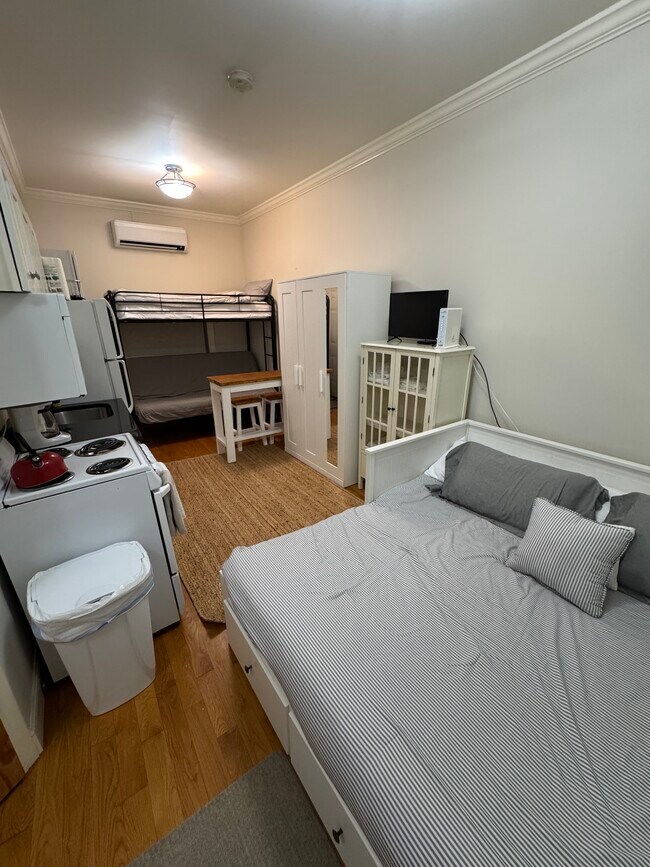 4 Center Ct, Unit Northampton Nest in Northampton, MA - Building Photo - Building Photo