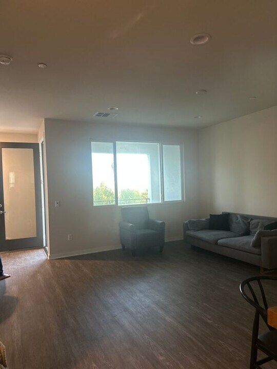 712 Highline Way in Upland, CA - Building Photo