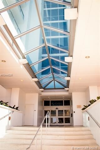 3101 S Ocean Dr-Unit -505 in Hollywood, FL - Building Photo - Building Photo