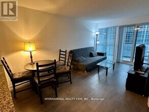 5162 Yonge St in Toronto, ON - Building Photo - Building Photo