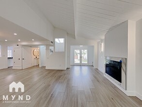 13942 Mango Dr in Del Mar, CA - Building Photo - Building Photo