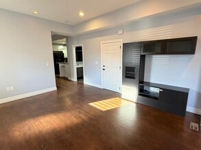 8 Cross St E, Unit 1 in Somerville, MA - Building Photo - Building Photo