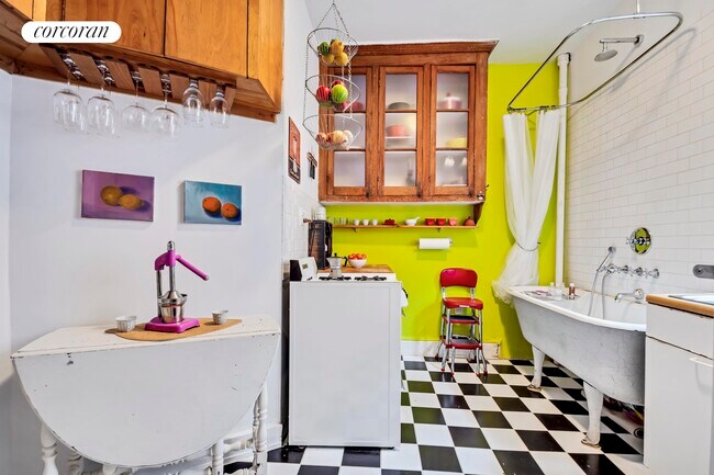 237 Eldridge St in New York, NY - Building Photo - Building Photo
