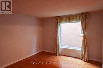 5621 Haddon Hall Rd in Mississauga, ON - Building Photo - Building Photo